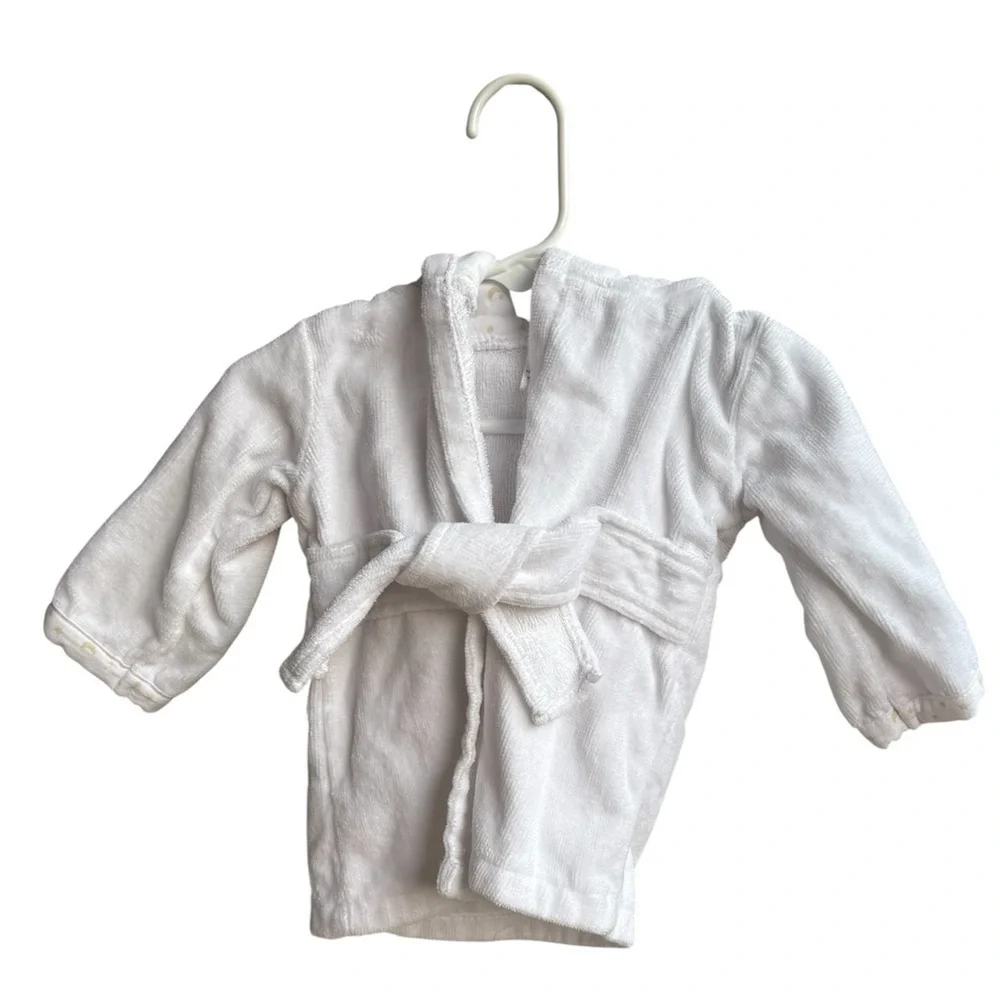 Bay gown for babies essential size:0-9 months